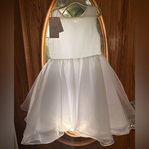 Elegant White Sleeveless Dress